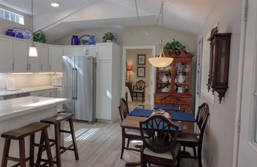 Fort Valley House | Classy cottage in wooded setting. Easy access to I75, RAFB, Ft Valley and Macon.