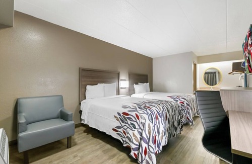 Montpelier Hotel | Clean and Affordable Room Near DuClaw Brewing & ClimbZone - Pets are Welcome!