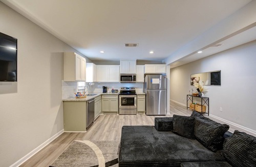 Northside House | Clean Comfortable Houston Stay Family+WorkFriendly