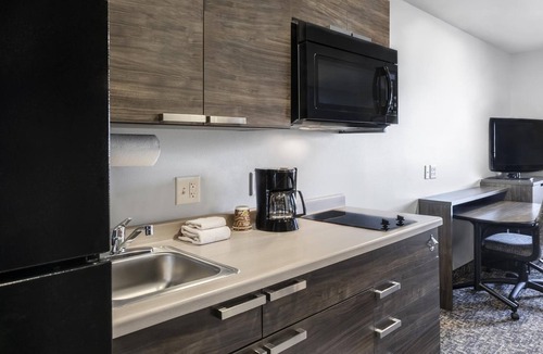 Jonesboro Hotel | Clean & Comfortable Room| Free On-Site Parking | Near Local Museums