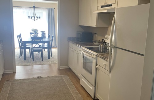 Greenville House | Clean, cozy and updated single story townhouse in a great location!