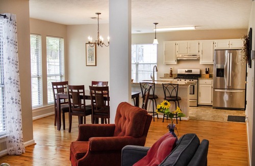 Lawrenceville House | Clean+Cozy+Close to 85 & 316 | Pets