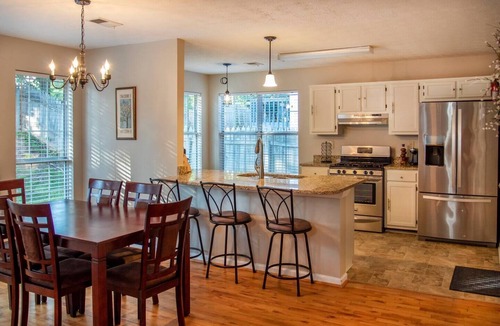 Lawrenceville House | Clean+Cozy+Close to 85 & 316 | Pets