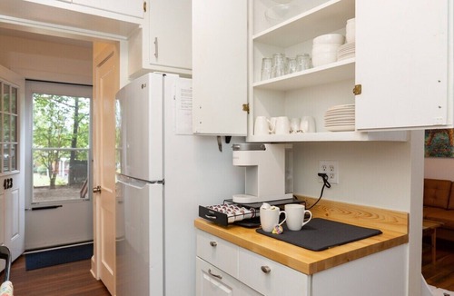 Durham House | Clean, Quiet Medical & Work Stay · Fenced Yard, Pets Welcome