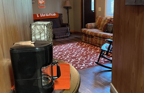 Seneca House | CLEMSON Lake access for gameday, vacation, University events.