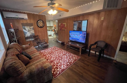 Seneca House | CLEMSON Lake access for gameday, vacation, University events.