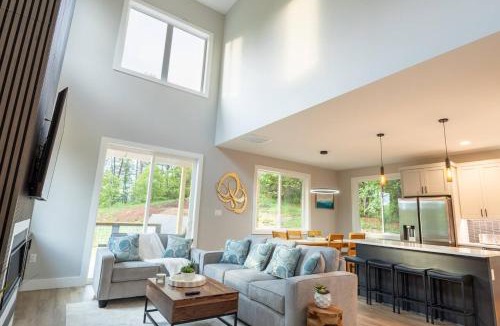 Asheville House | Cliffside Modern Villa. Secluded and accessible.