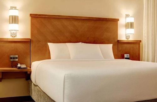St. Johns Hotel | Close to Bull Creek District Park! Pets Allowed, Swimming Pool, Free Parking!