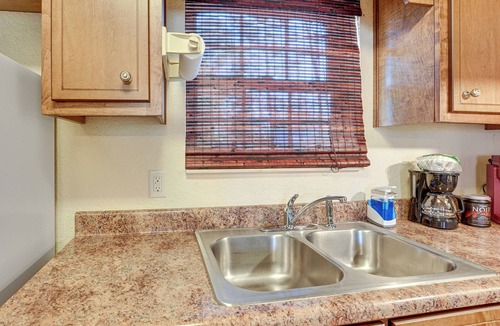 Jennings House | Close to Highway & Border: North Florida Hideaway