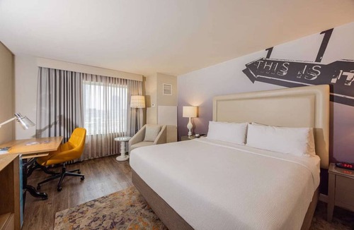 Red River Cultural District Hotel | Close to UT Austin + Rooftop Pool. Bar. Dining.