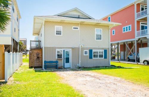 Long Beach House | Coastal Breeze by Oak Island Accommodations