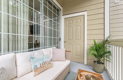 Seaside Farms Apartment | Coastal Calm Retreat: 2br/2ba Mount Pleasant Condo