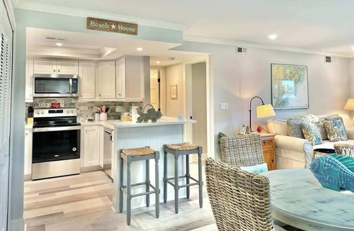 South Beach Condo | Coastal Chic Villa Near Beach & Marina Hilton Head