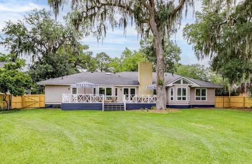Talahi Island House | Coastal Chic Waterfront Island Living w/Yard + Parking by Lucky Savannah