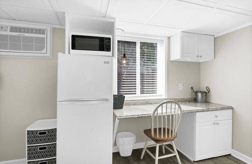 Airlie Condo | Coastal Comfort at The Waterway: Studio with Pool & Dining Nearby!