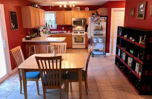 Charleston House | Coastal Comfort; Sleeps 13; Central to DT & Beach.