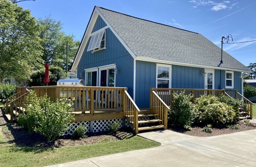 Cape Carteret Cottage | ⛵️Coastal Cottage in Waterfront Neighborhood