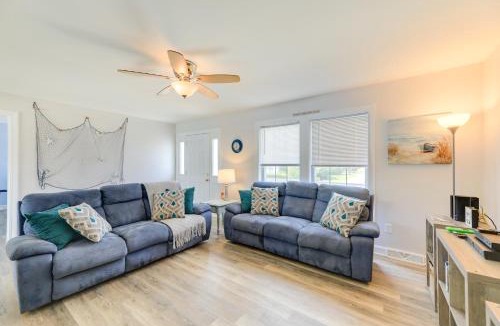 Emerald Isle House | Coastal Emerald Isle Retreat w/Deck & Grill!
