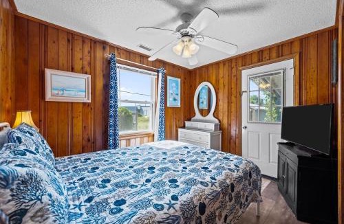Surf City Apartment | Coastal Haven Cottage- Beach, Shopping, Fun