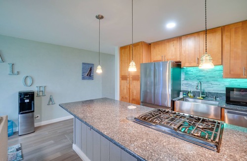 Kaunakakai Condo | Coastal Kaunakakai Condo w/Ocean-View Balcony!