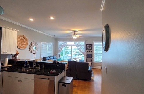 Fairfield Harbour House | Coastal Retreat w/Balcony, Bikes & Pool Access