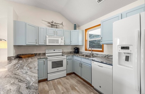 Sea Scape House | Coastal Retreat with Beautiful views-completely updated for a cozy stay!