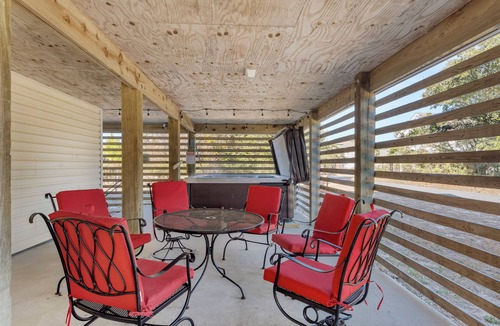 Sea Scape House | Coastal Retreat with Beautiful views-completely updated for a cozy stay!