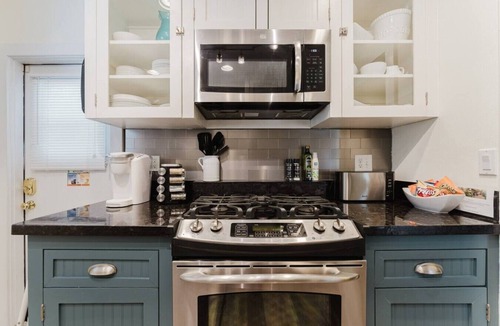 Grandview Heights House | Coco Plum Cottage a Charming Retreat Htd Pool and BBQ