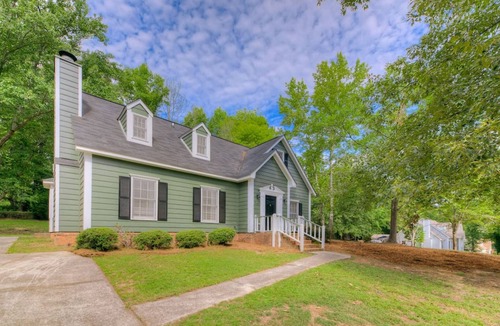 Columbia House | Coldstream Family Home | Near Lake Murray 3BR