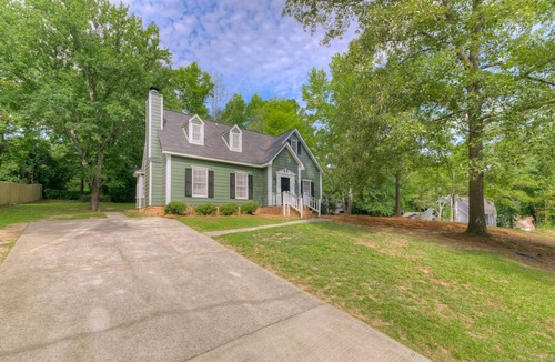 Columbia House | Coldstream Family Home | Near Lake Murray 3BR