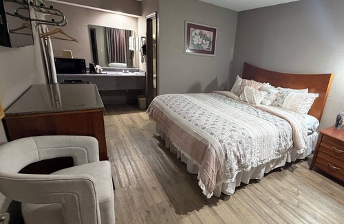 Shawnee Hotel | Colonial Inn