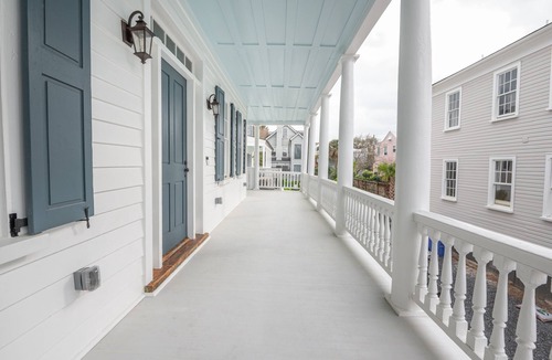 South of Broad House | Colonial Lake Views w Pool!