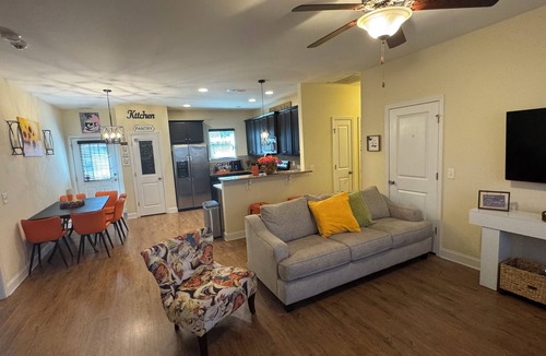Murraysville House | Colorful 3-bedroom home; located only 15 min from Wrightsville Beach & shopping.