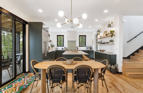 Skyland House | Colorscape | Bright 4BR Mountain Retreat w/Hot Tub, Ping Pong & Biltmore Pass