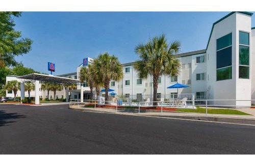 Dentsville Hotel | Columbia - Fort Jackson