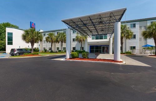 Dentsville Hotel | Columbia - Fort Jackson
