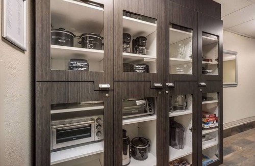 Gateway Hotel | Comfort and Convenience! 4 Relaxing Units, Fully-equipped Kitchen, Pets Allowed!