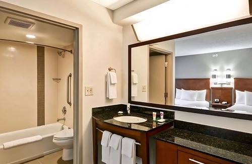 Gwinnett Place Hotel | Comfort and Convenience! 4 Family-friendly Units! Pool, Parking & Breakfast!