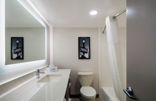 Seven Corners Hotel | Comfort Inn Falls Church - Tysons Corner