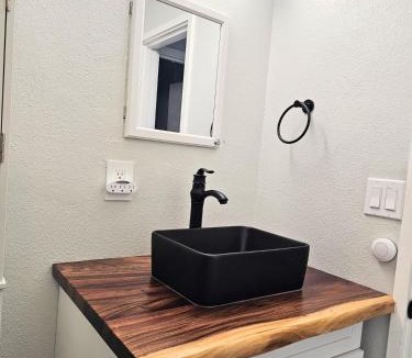 Historic Kailua Village Apartment | Comfort Location Reasonable Price 2 blocks 2 the beach