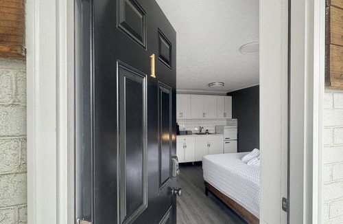 Carolina Beach Hotel | Comfort Suite Hotel- 2 Pools, Near Beach/Boardwalk, No Pets Allowed