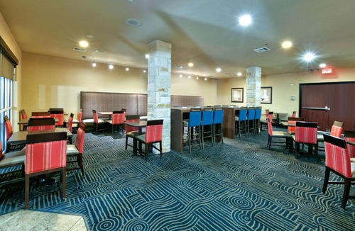 Central Arlington Hotel | Comfort Suites Arlington - Entertainment District