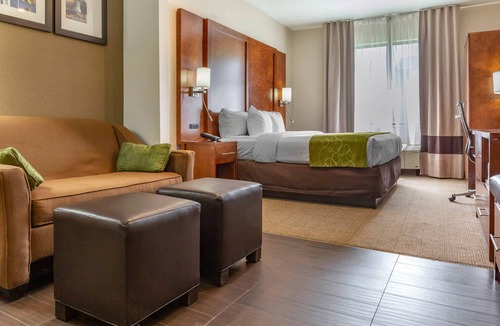 Dover Hotel | Comfort Suites Dover University Area