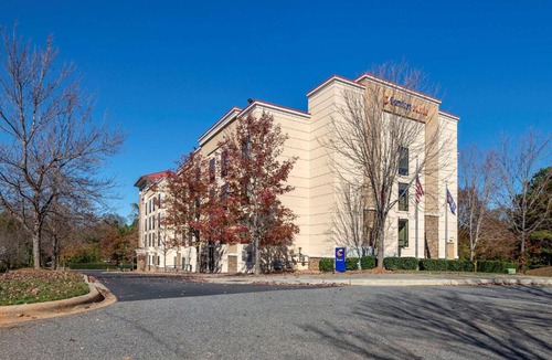 Huntersville Hotel | Comfort Suites Huntersville near Lake Norman