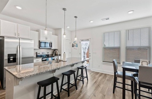 Mills River House | Comfortable 3bd Townhome Hospitals Pet Friendly Mountains Asheville Airport Pool