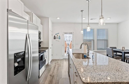 Mills River House | Comfortable 3bd Townhome Hospitals Pet Friendly Mountains Asheville Airport Pool
