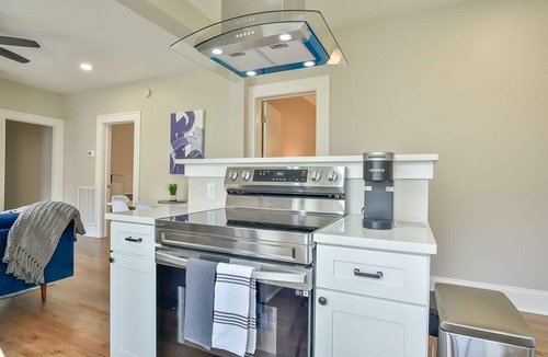 East Durham House | Comfortable 6 Bdrm~Fenced Backyard~Near Downtown!