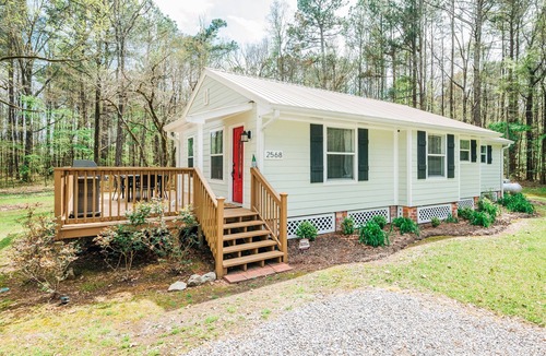 Sturgis House | Comfortable and Cozy Cabin in the Wood