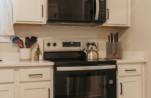 Covington House | Comfortable and Peaceful 3 Bedroom/2 Bathroom Cottage
