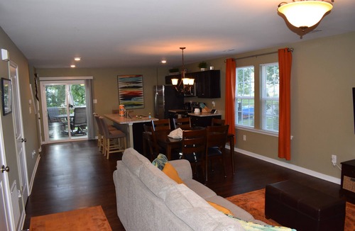 Mosby House | Comfortable, Beautiful Townhome in quaint neighborhood w/patio deck